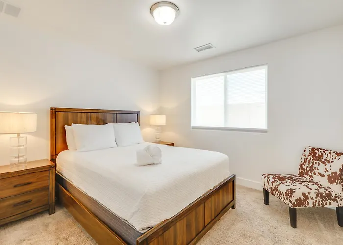 Spacious W/ Jacuzzi + Mtn View!