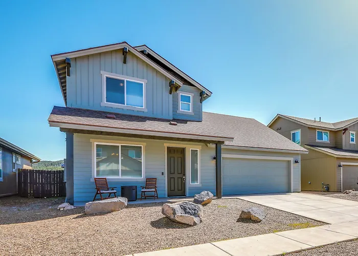 Spacious W/ Jacuzzi + Mtn View! Holiday home Bellemont