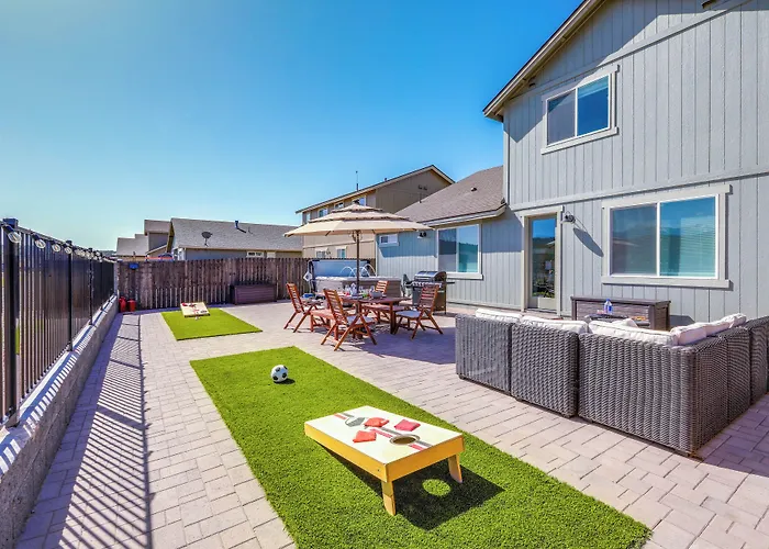 Spacious W/ Jacuzzi + Mtn View! *