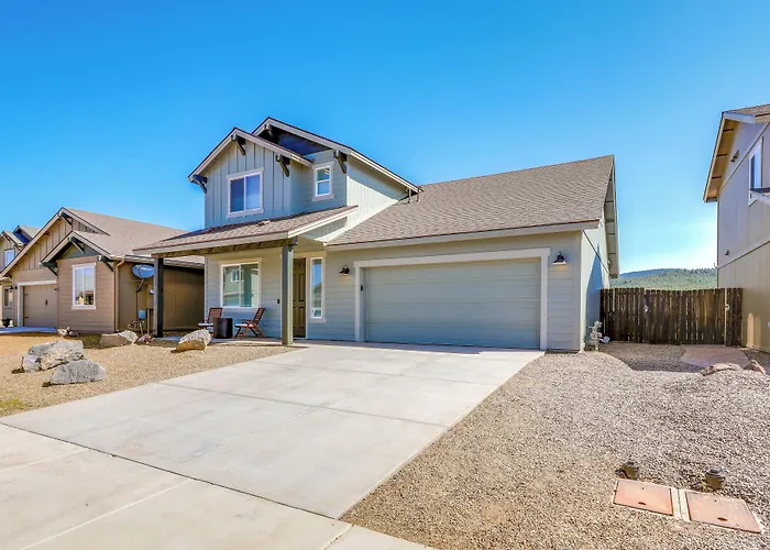 Spacious W/ Jacuzzi + Mtn View! Holiday home Bellemont